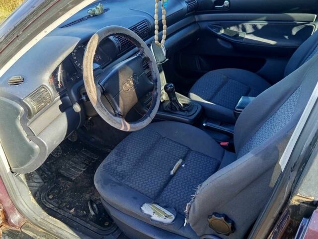 Красный Ауди А4, объемом двигателя 1.6 л и пробегом 370 тыс. км за 2500 $, фото 1 на Automoto.ua