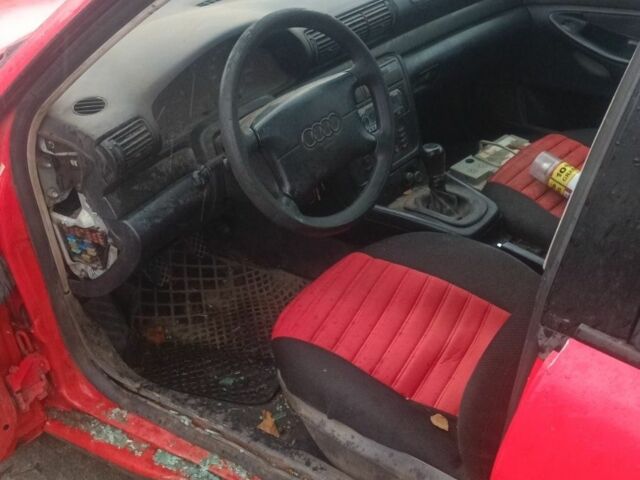 Красный Ауди А4, объемом двигателя 0 л и пробегом 111 тыс. км за 600 $, фото 3 на Automoto.ua