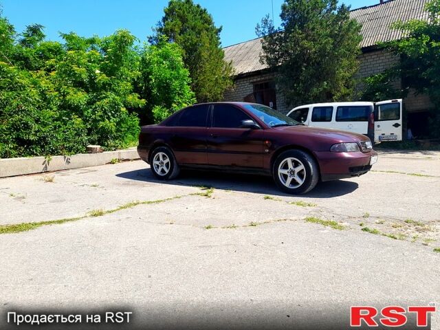 Красный Ауди А4, объемом двигателя 2.8 л и пробегом 387 тыс. км за 3800 $, фото 2 на Automoto.ua