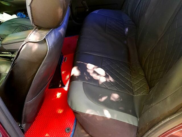 Красный Ауди А4, объемом двигателя 2.8 л и пробегом 387 тыс. км за 3800 $, фото 4 на Automoto.ua