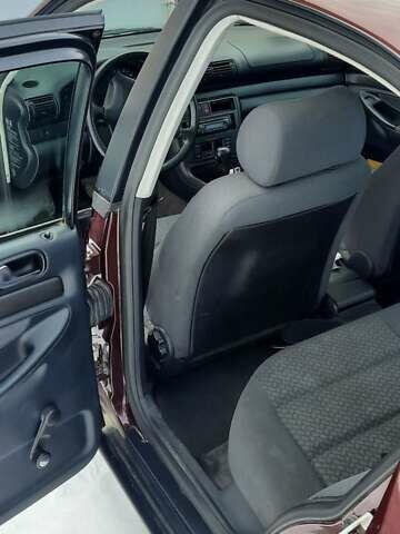 Красный Ауди А4, объемом двигателя 1.8 л и пробегом 255 тыс. км за 3500 $, фото 13 на Automoto.ua