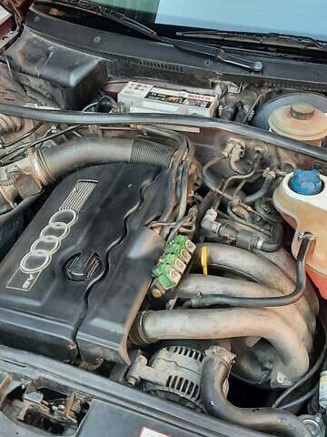 Красный Ауди А4, объемом двигателя 1.8 л и пробегом 255 тыс. км за 3500 $, фото 23 на Automoto.ua