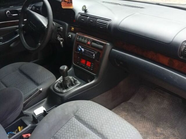 Червоний Ауді А4, об'ємом двигуна 1.8 л та пробігом 300 тис. км за 1250 $, фото 3 на Automoto.ua