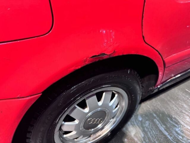 Червоний Ауді А4, об'ємом двигуна 1.6 л та пробігом 388 тис. км за 2500 $, фото 4 на Automoto.ua