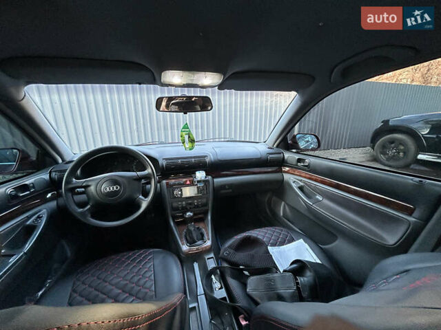 Красный Ауди А4, объемом двигателя 2.5 л и пробегом 150 тыс. км за 3300 $, фото 8 на Automoto.ua