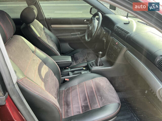 Красный Ауди А4, объемом двигателя 1.6 л и пробегом 226 тыс. км за 4300 $, фото 14 на Automoto.ua