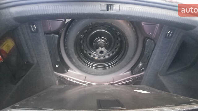 Красный Ауди А4, объемом двигателя 1.6 л и пробегом 300 тыс. км за 4900 $, фото 11 на Automoto.ua