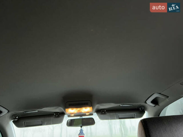 Красный Ауди А4, объемом двигателя 1.6 л и пробегом 299 тыс. км за 4599 $, фото 12 на Automoto.ua