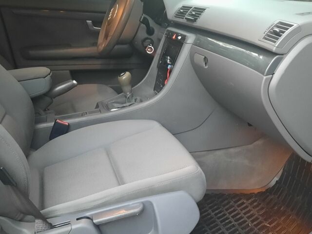 Красный Ауди А4, объемом двигателя 1.6 л и пробегом 295 тыс. км за 5350 $, фото 8 на Automoto.ua