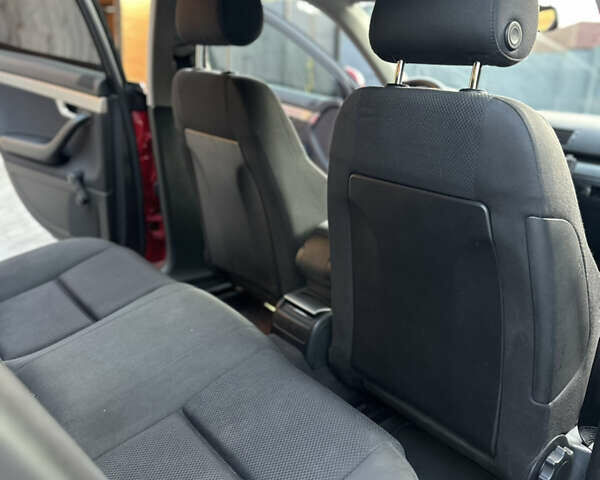 Красный Ауди А4, объемом двигателя 1.78 л и пробегом 290 тыс. км за 4300 $, фото 11 на Automoto.ua