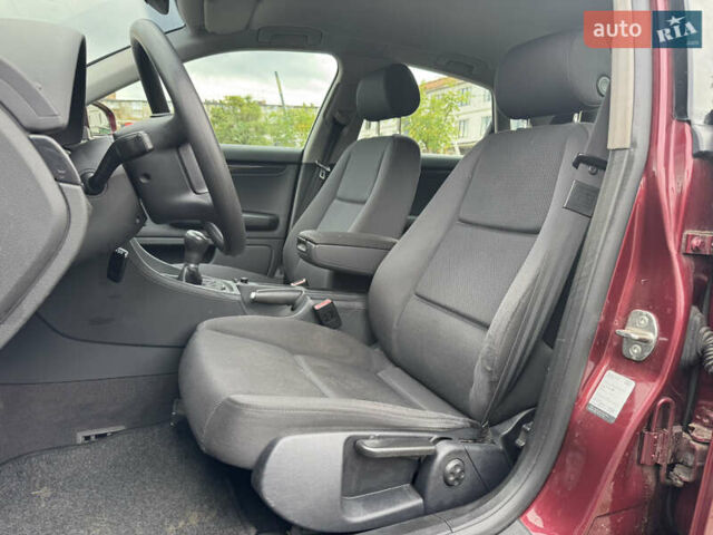 Красный Ауди А4, объемом двигателя 1.6 л и пробегом 153 тыс. км за 5400 $, фото 24 на Automoto.ua