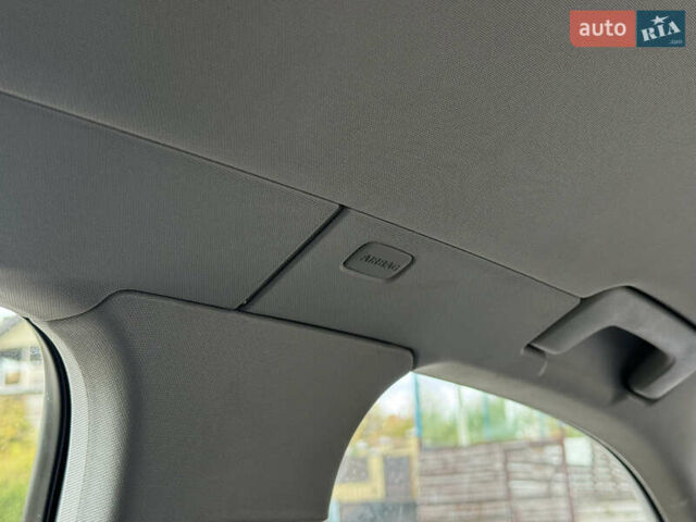 Красный Ауди А4, объемом двигателя 1.6 л и пробегом 153 тыс. км за 5400 $, фото 19 на Automoto.ua