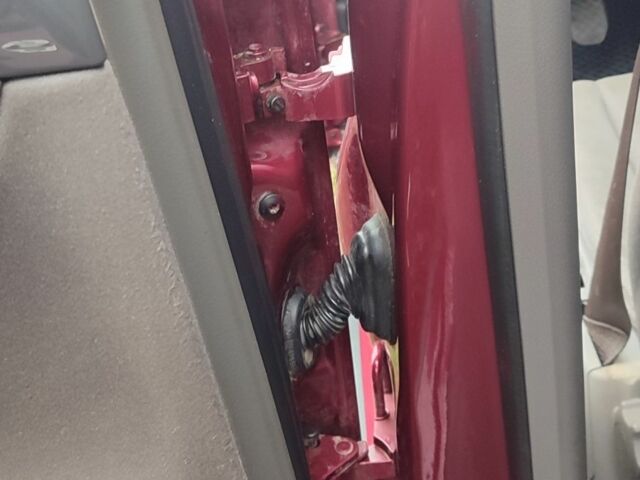 Красный Ауди А4, объемом двигателя 2 л и пробегом 265 тыс. км за 5200 $, фото 11 на Automoto.ua