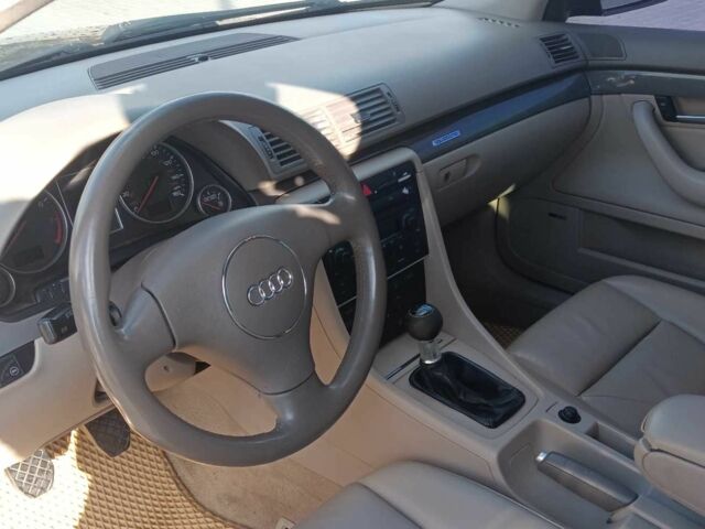 Красный Ауди А4, объемом двигателя 1.8 л и пробегом 268 тыс. км за 5700 $, фото 5 на Automoto.ua