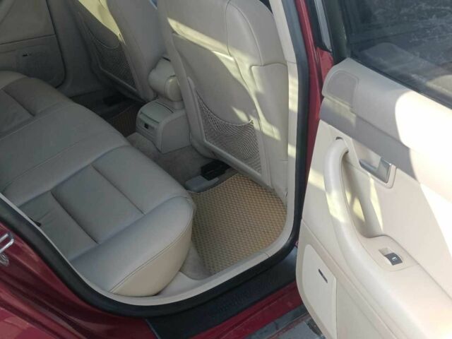 Красный Ауди А4, объемом двигателя 1.8 л и пробегом 268 тыс. км за 5700 $, фото 10 на Automoto.ua