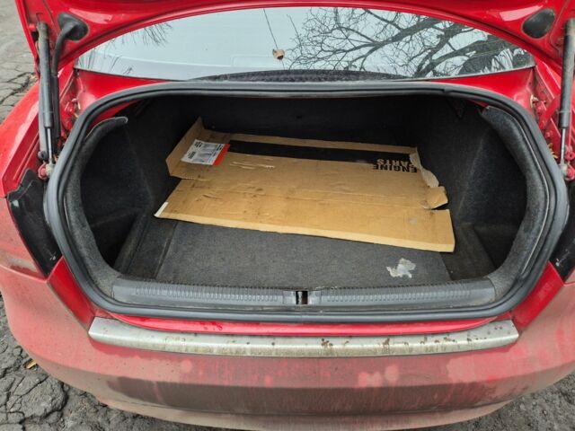 Красный Ауди А4, объемом двигателя 2 л и пробегом 328 тыс. км за 3000 $, фото 5 на Automoto.ua