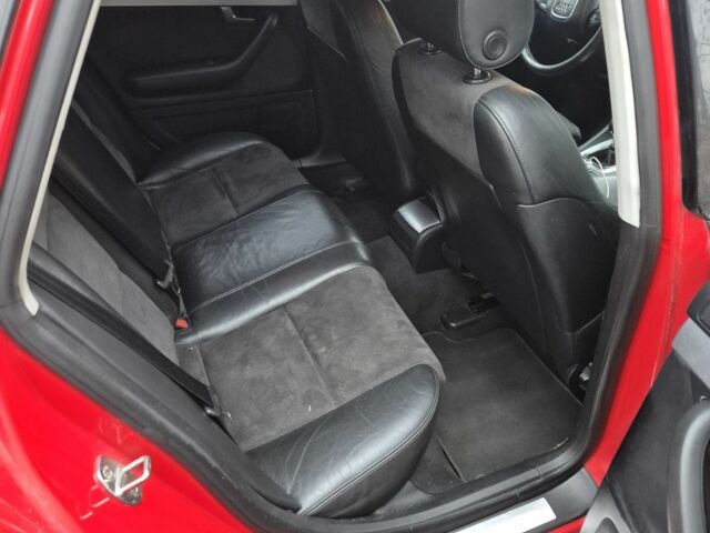 Красный Ауди А4, объемом двигателя 2 л и пробегом 328 тыс. км за 3000 $, фото 10 на Automoto.ua