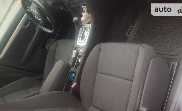 Красный Ауди А4, объемом двигателя 1.78 л и пробегом 426 тыс. км за 4600 $, фото 9 на Automoto.ua