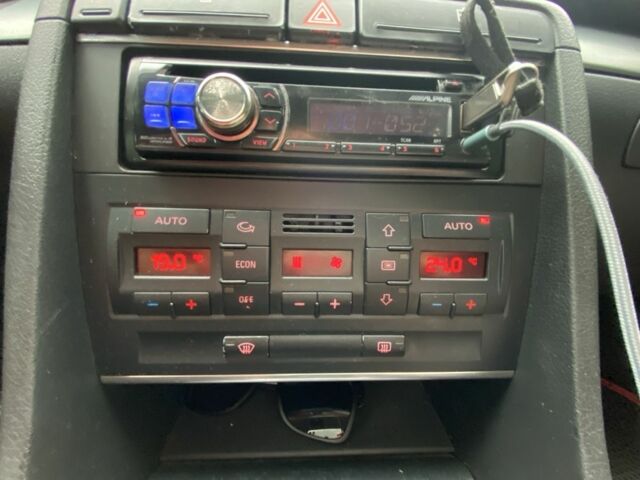 Червоний Ауді А4, об'ємом двигуна 1.6 л та пробігом 245 тис. км за 6000 $, фото 12 на Automoto.ua