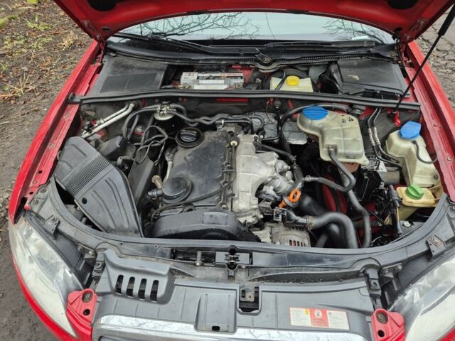 Красный Ауди А4, объемом двигателя 2 л и пробегом 328 тыс. км за 3000 $, фото 3 на Automoto.ua