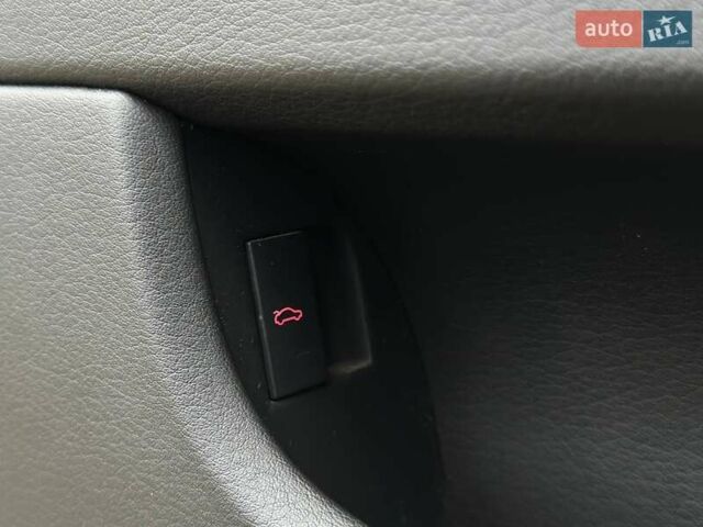 Красный Ауди А4, объемом двигателя 1.98 л и пробегом 229 тыс. км за 7300 $, фото 14 на Automoto.ua