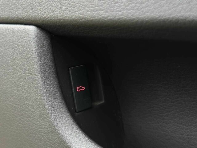 Червоний Ауді А4, об'ємом двигуна 2 л та пробігом 229 тис. км за 7300 $, фото 12 на Automoto.ua