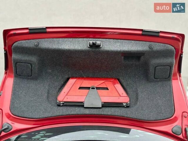 Красный Ауди А4, объемом двигателя 1.98 л и пробегом 229 тыс. км за 7300 $, фото 7 на Automoto.ua