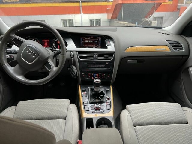 Красный Ауди А4, объемом двигателя 3.2 л и пробегом 201 тыс. км за 8500 $, фото 8 на Automoto.ua