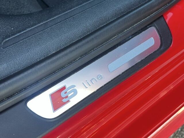 Червоний Ауді А4, об'ємом двигуна 2 л та пробігом 196 тис. км за 12800 $, фото 4 на Automoto.ua