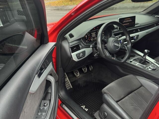 Красный Ауди А4, объемом двигателя 2 л и пробегом 136 тыс. км за 18300 $, фото 4 на Automoto.ua