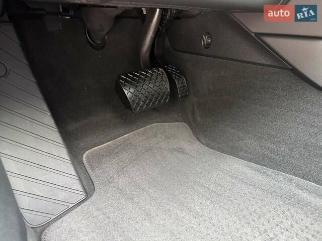 Красный Ауди А4, объемом двигателя 2 л и пробегом 15 тыс. км за 31000 $, фото 46 на Automoto.ua