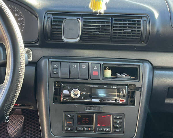 Красный Ауди А4, объемом двигателя 1.8 л и пробегом 420 тыс. км за 2700 $, фото 5 на Automoto.ua