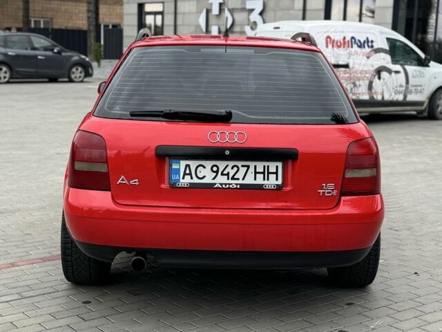Красный Ауди А4, объемом двигателя 1.6 л и пробегом 315 тыс. км за 3350 $, фото 4 на Automoto.ua