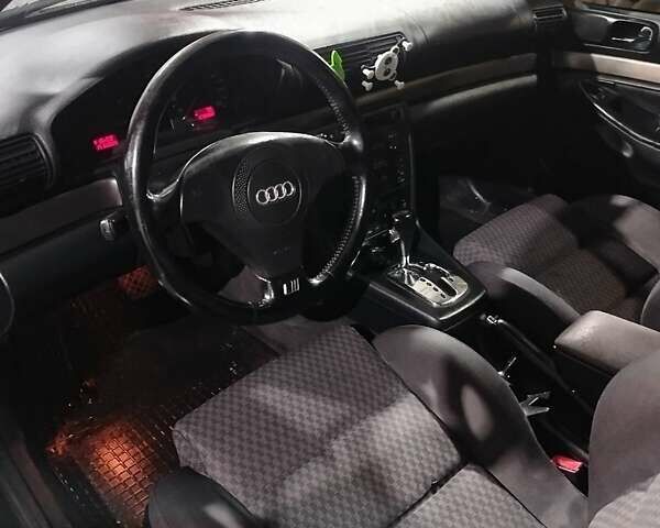 Красный Ауди А4, объемом двигателя 1.8 л и пробегом 275 тыс. км за 3555 $, фото 3 на Automoto.ua