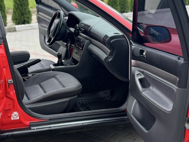 Красный Ауди А4, объемом двигателя 1.6 л и пробегом 315 тыс. км за 3350 $, фото 12 на Automoto.ua