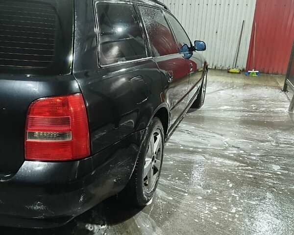 Красный Ауди А4, объемом двигателя 1.8 л и пробегом 275 тыс. км за 3555 $, фото 4 на Automoto.ua