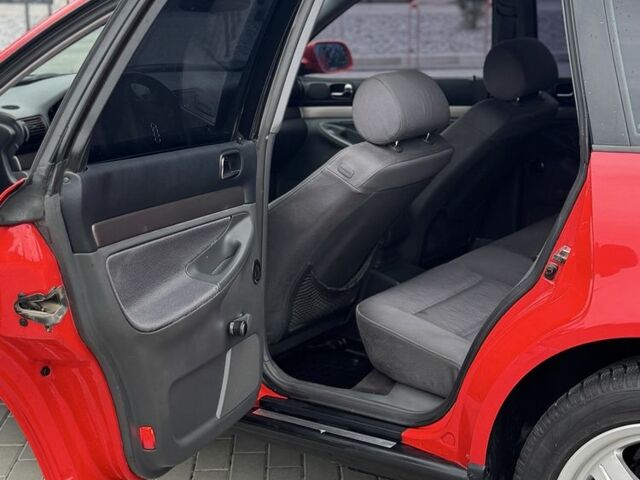 Красный Ауди А4, объемом двигателя 1.6 л и пробегом 315 тыс. км за 3350 $, фото 11 на Automoto.ua