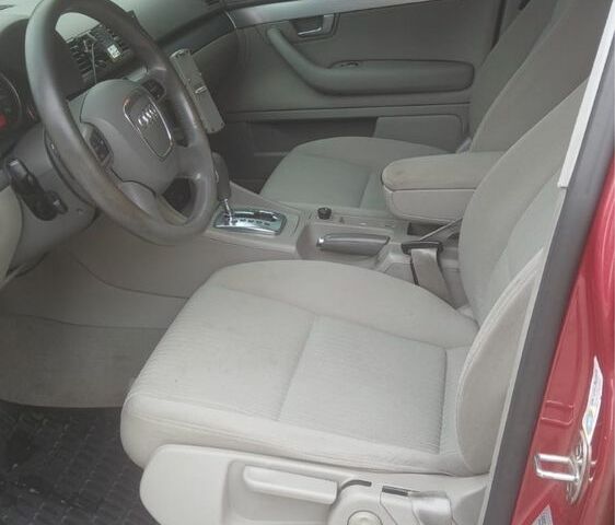 Красный Ауди А4, объемом двигателя 2 л и пробегом 280 тыс. км за 5500 $, фото 7 на Automoto.ua