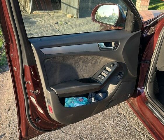 Червоний Ауді А4, об'ємом двигуна 1.8 л та пробігом 230 тис. км за 9000 $, фото 13 на Automoto.ua