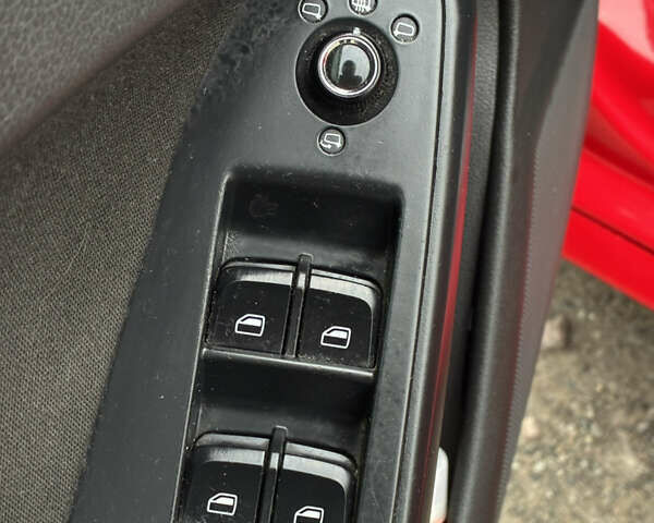 Ауди А4 2011 в Киеве на Automoto.ua Красный Ауди А4, объемом двигателя 1.97 л и пробегом 323 тыс. км за 9000 $, фото 16 на Automoto.ua