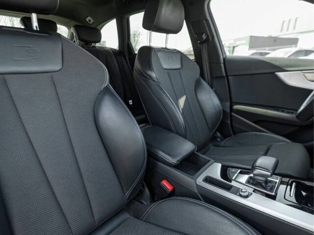 Красный Ауди А4, объемом двигателя 2 л и пробегом 205 тыс. км за 20990 $, фото 3 на Automoto.ua