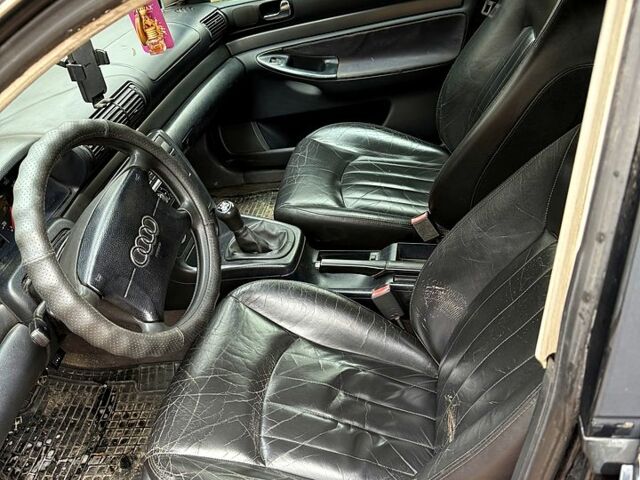 Ауди А4, объемом двигателя 1.6 л и пробегом 365 тыс. км за 2300 $, фото 10 на Automoto.ua