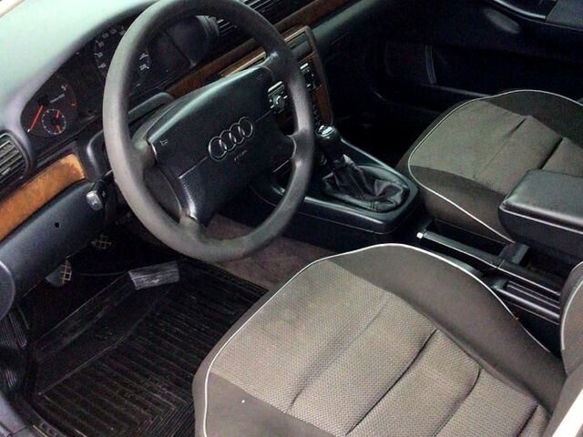 Ауди А4, объемом двигателя 1.9 л и пробегом 330 тыс. км за 2100 $, фото 4 на Automoto.ua