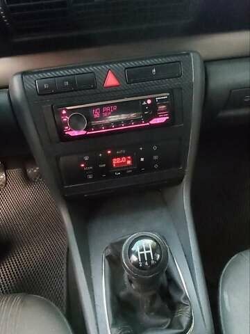 Ауди А4, объемом двигателя 1.8 л и пробегом 260 тыс. км за 3650 $, фото 6 на Automoto.ua