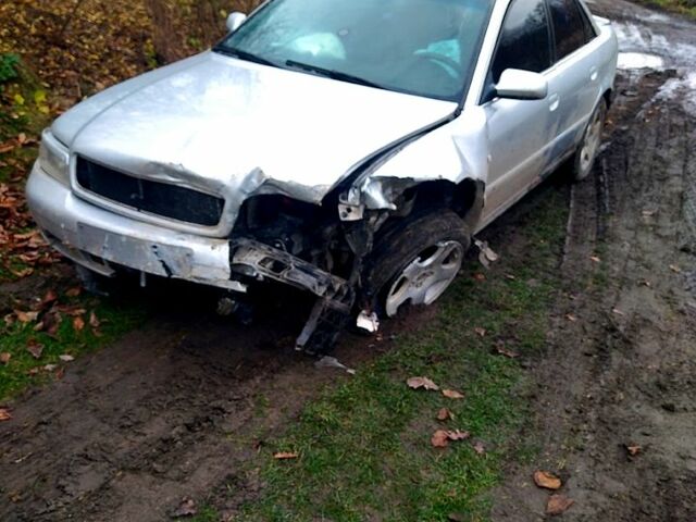 Ауді А4, об'ємом двигуна 2.4 л та пробігом 384 тис. км за 1000 $, фото 2 на Automoto.ua