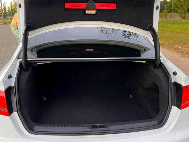 Ауди А4, объемом двигателя 2 л и пробегом 212 тыс. км за 9800 $, фото 3 на Automoto.ua