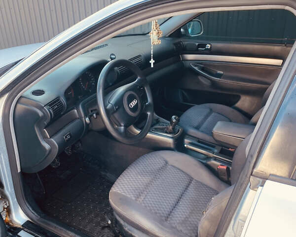 Ауди А4, объемом двигателя 1.8 л и пробегом 271 тыс. км за 3600 $, фото 5 на Automoto.ua