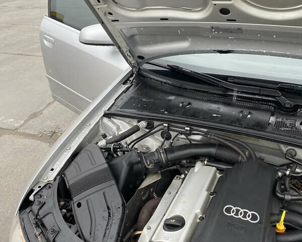 Ауді А4, об'ємом двигуна 1.6 л та пробігом 195 тис. км за 5700 $, фото 16 на Automoto.ua