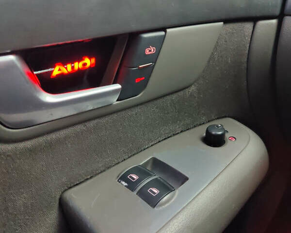 Ауди А4, объемом двигателя 1.8 л и пробегом 269 тыс. км за 4500 $, фото 7 на Automoto.ua