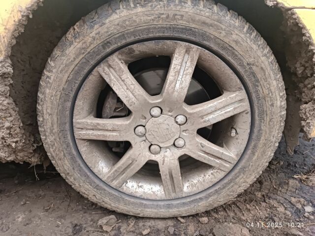 Желтый Ауди А4, объемом двигателя 1.9 л и пробегом 350 тыс. км за 2500 $, фото 3 на Automoto.ua